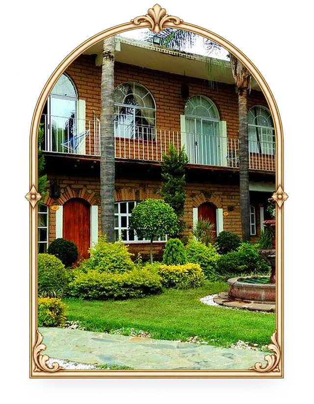 Casona de ladrillo con jardín